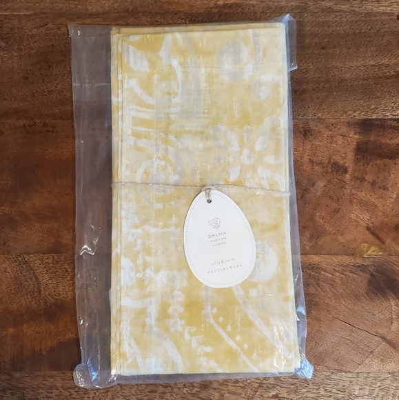 NWT Pottery Barn Salma Napkins for Easter